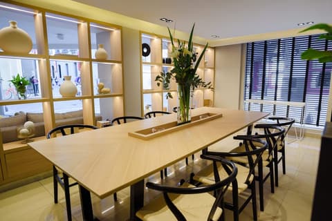 M Concept Hotel, Reception