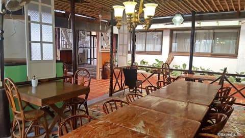 Lola Itang Pension, Dining