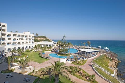 Regency Hotel and Spa, Outdoor pool