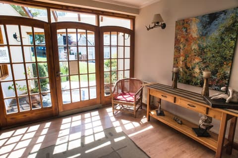 Las Marianas Hotel, Interior entrance