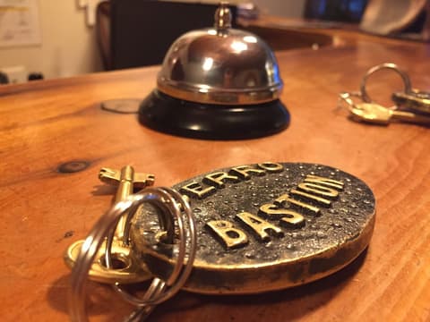 Las Marianas Hotel, Reception