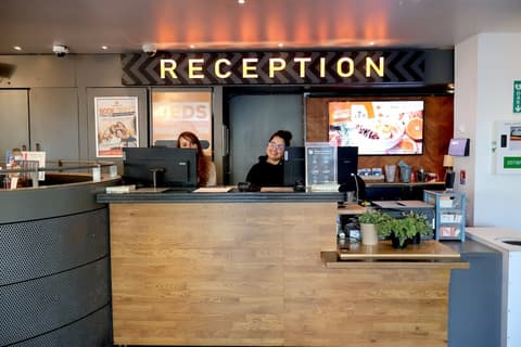 St Christopher's Inns The Canal Hostel, Reception