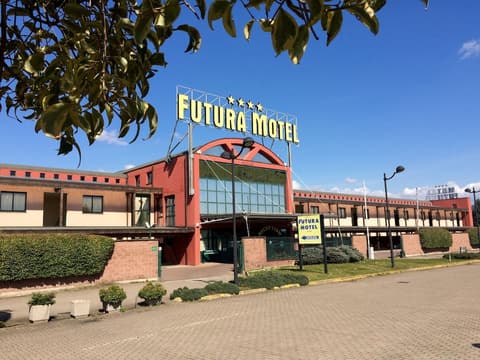 Futura Motel, Property entrance