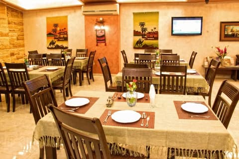 Jardaneh Hotel, Dining