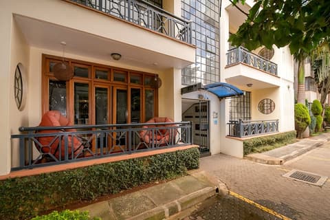 Meltonia Luxury Suites