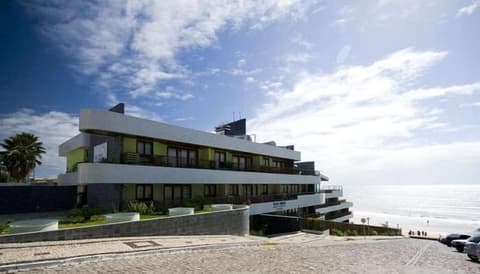 Blue Marlin Apartments, Exterior