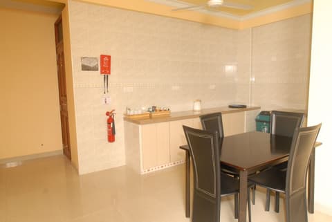 House Clover, Dining