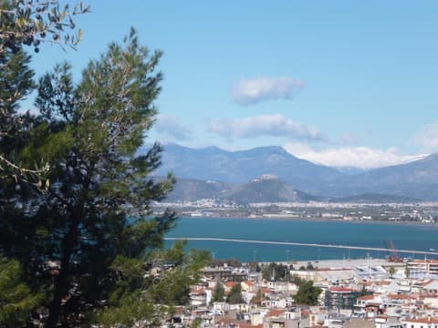 Hotel Vasilis, Property grounds