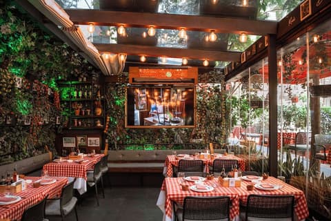 The Smallville Hotel, Restaurant