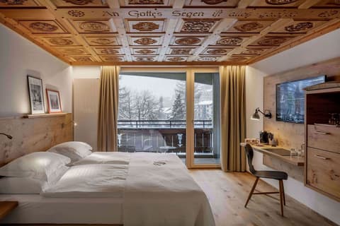 Swiss Alpine Hotel Allalin, Room