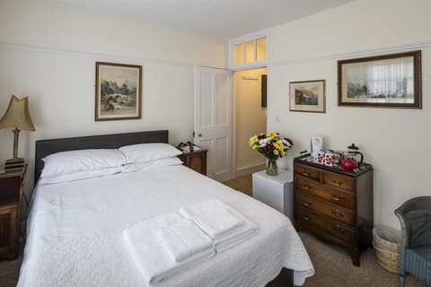 The Black Horse, Room