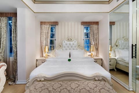 Elegance East Hotel - Boutique Class