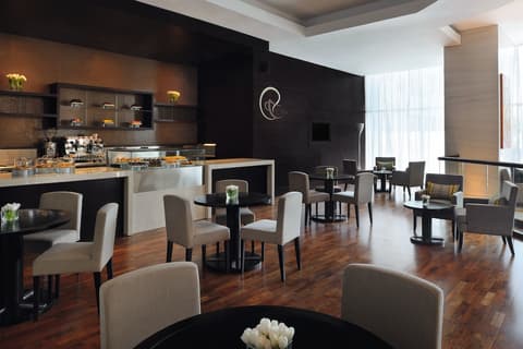 Mövenpick Hotel Jumeirah Lakes Towers, Lobby lounge