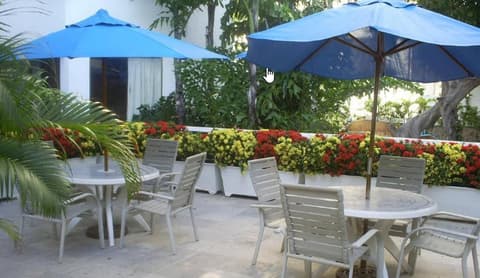 Hotel Acapulco Malibu, Terrace/patio