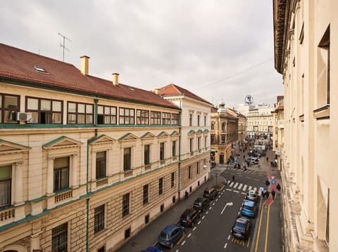 Central Downtown Apartments by Irundo