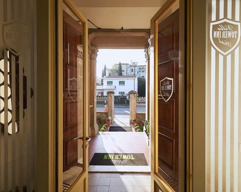 Villa Tower Inn, Interior entrance