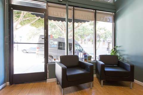 Casa Loma Hotel, Interior entrance