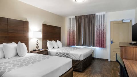 Downtown Hollywood Gardens Inn & Suites