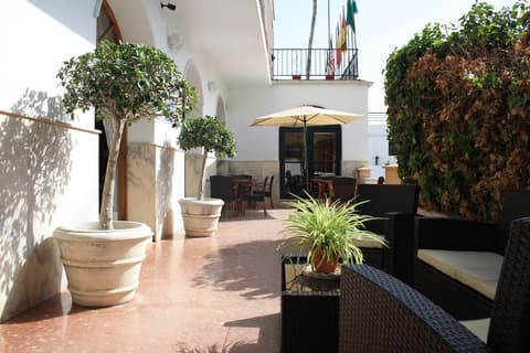 Hotel Arcos de Montemar, Property entrance