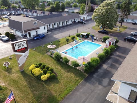 Falcon Inn, Property grounds