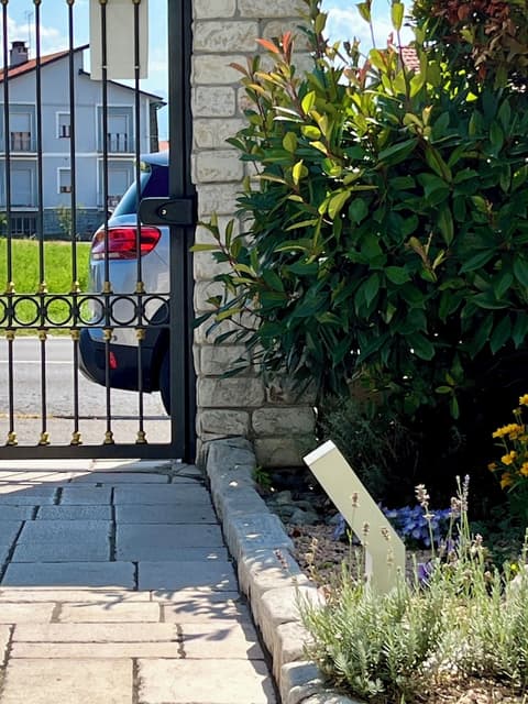 Eremes Rooms & Apartments