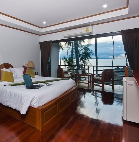 Lipa Bay Resort, Room