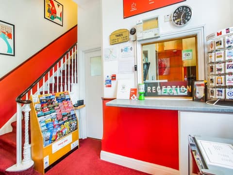 OYO London Guest House, Reception