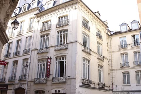Hôtel de la Bretonnerie, Front of property