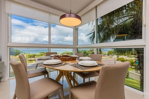 Blue Residences, In-room dining