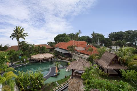 Aruna Senggigi, Property grounds