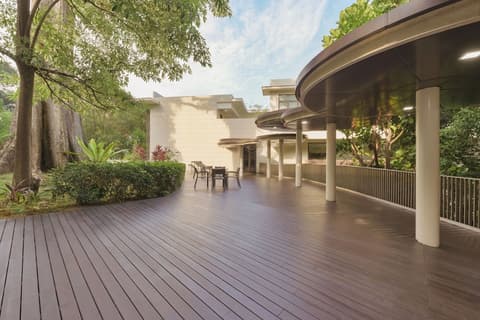 Changi Cove, Exterior