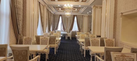 Premier Palace Hotel, Restaurant