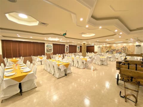 Silk Road Hotel, Restaurant