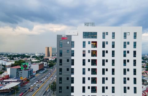 Gumont Guadalajara López Mateos - Minerva, Exterior