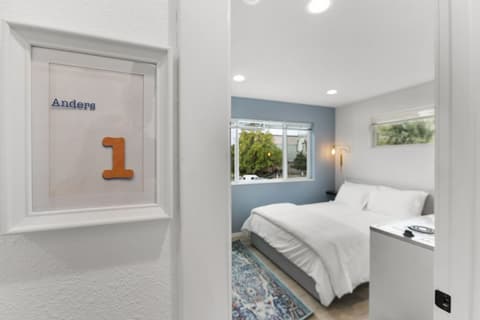 Ballard's sweet suites, Room