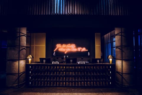 The Rockefeller Hotel by NEWMARK, Reception