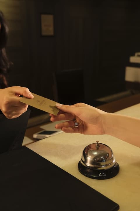 Windsor Hotel & Convention Center, Reception