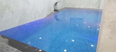 Petra Elite Hotel, Swim-up bar