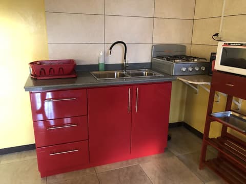 Logerthine Studio Suriname, Interior