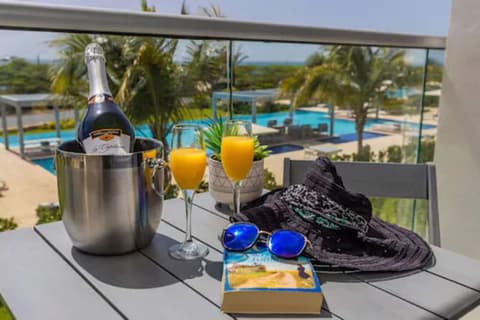 Azure Beach Residences, Terrace/patio