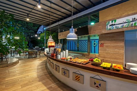 Pop Art Hotel CLC Puerto Mamonal Cartagena