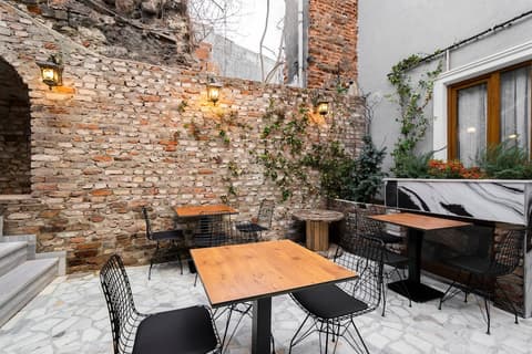 Castillo Rojo Hotel Istanbul, Garden