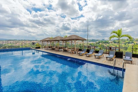 M Apartments & Hotel, Pool