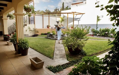 Nico Hotel, Exterior