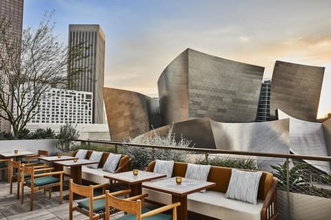 Conrad Los Angeles, Lobby