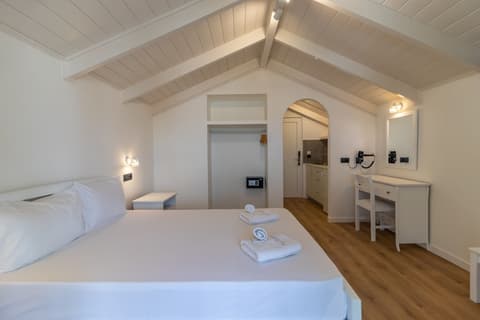 Alamis Hotel & Apartments, Room