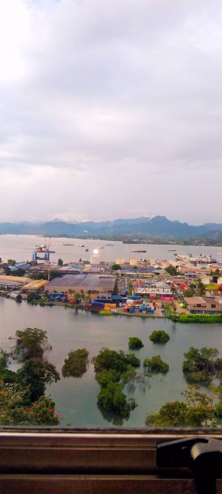 Sunseekers Outrigger Hotel