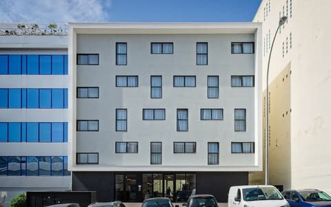 DWO Yuste Alcalá, Front of property