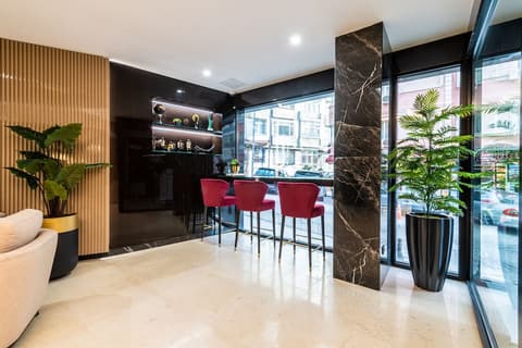 Aprilis Deluxe Hotel