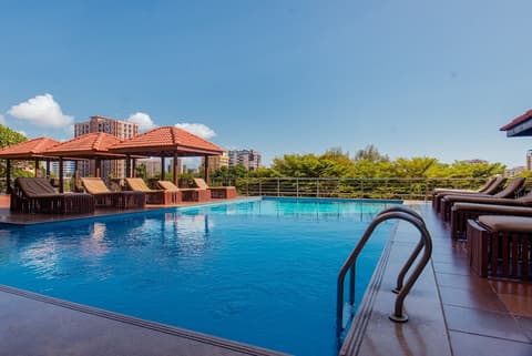 AURA SUITES, Pool